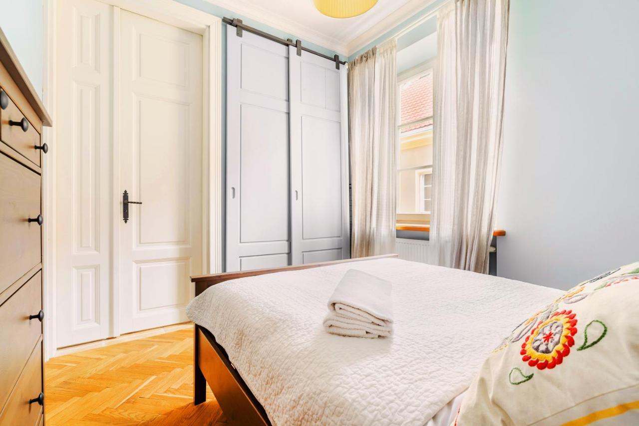 Designer Flat In The Heart Of Old Town Daire Varşova Dış mekan fotoğraf