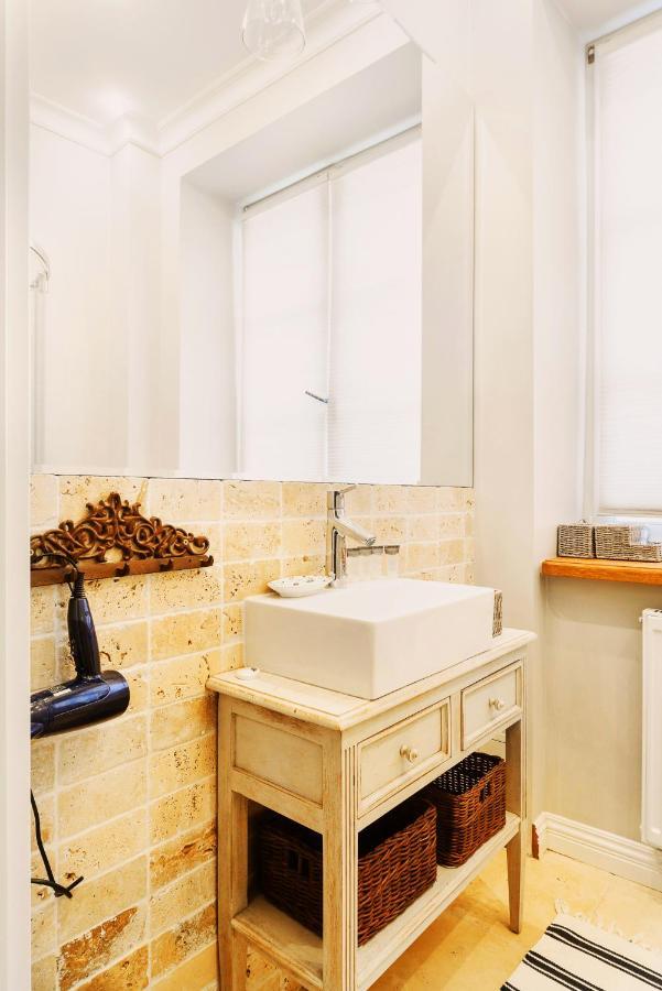 Designer Flat In The Heart Of Old Town Daire Varşova Dış mekan fotoğraf